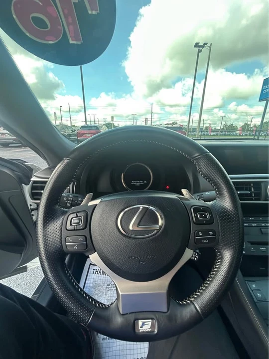 2016 Lexus RC - Image 10 of 12