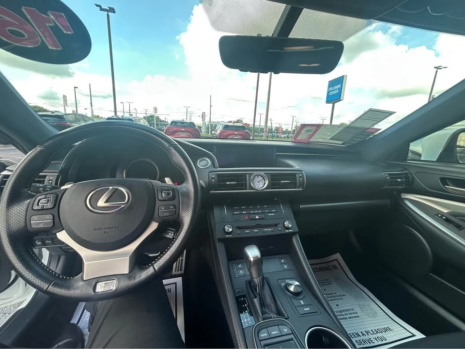 2016 Lexus RC - Image 9 of 12