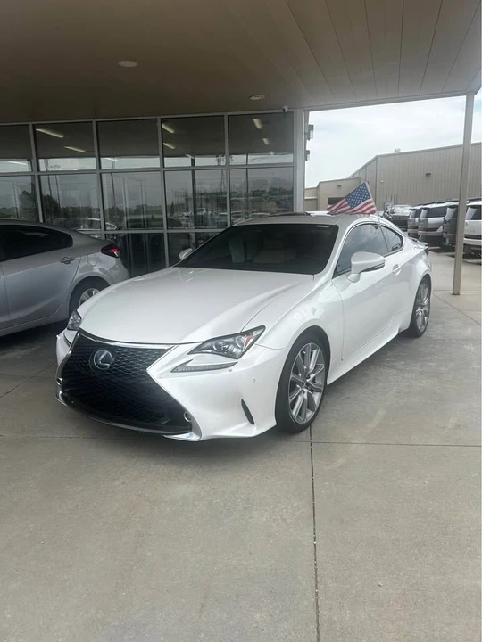 2016 Lexus RC - Image 2 of 8
