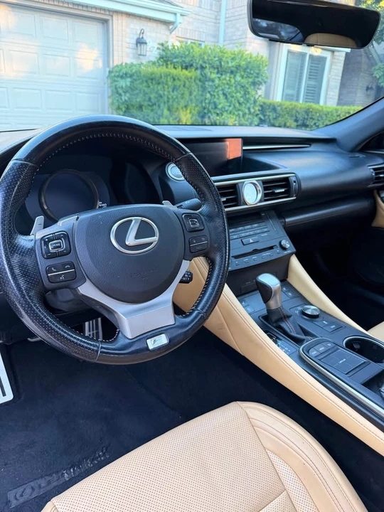 2016 Lexus RC - Image 8 of 10