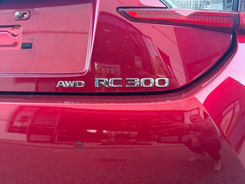 2016 Lexus RC - Image 10 of 19
