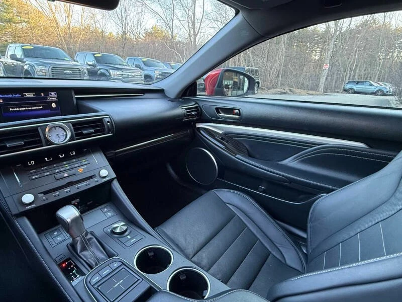 2016 Lexus RC - Image 17 of 19