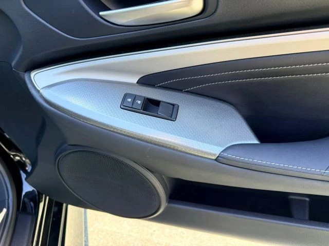2016 Lexus RC - Image 20 of 31