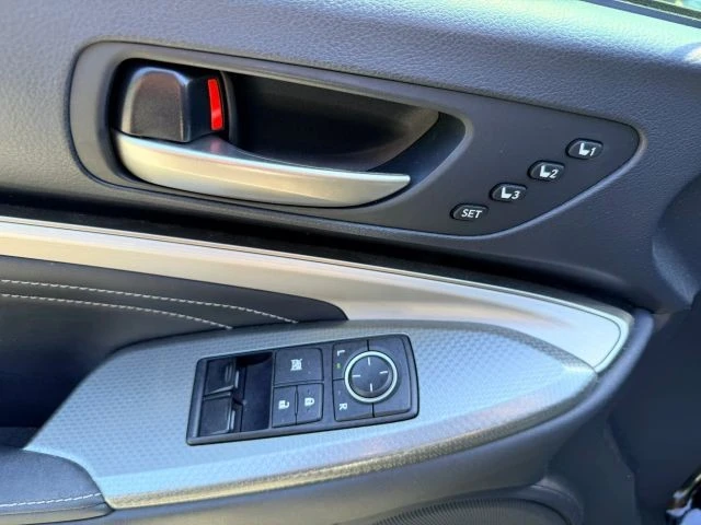 2016 Lexus RC - Image 12 of 31
