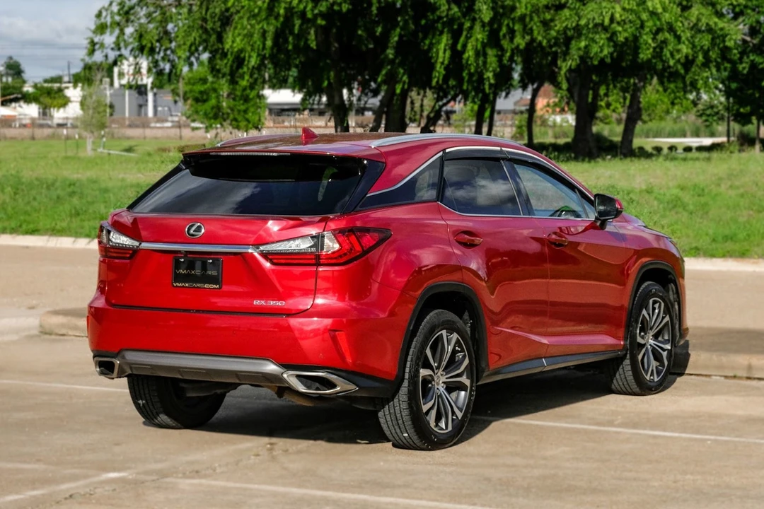 2016 Lexus RC - Image 10 of 31