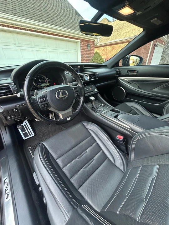 2016 Lexus RC - Image 18 of 21