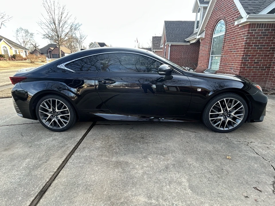 2016 Lexus RC - Image 11 of 21