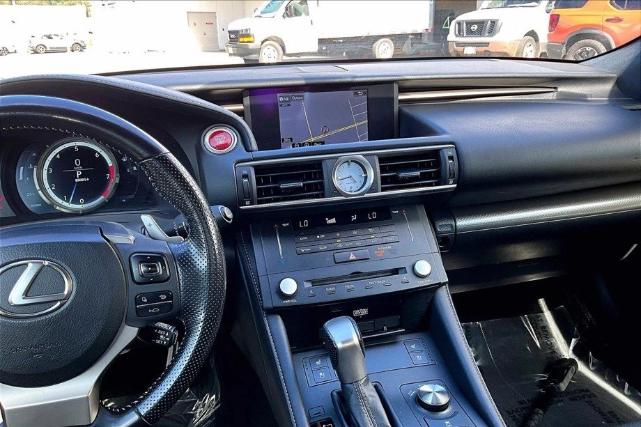 2016 Lexus RC - Image 12 of 20