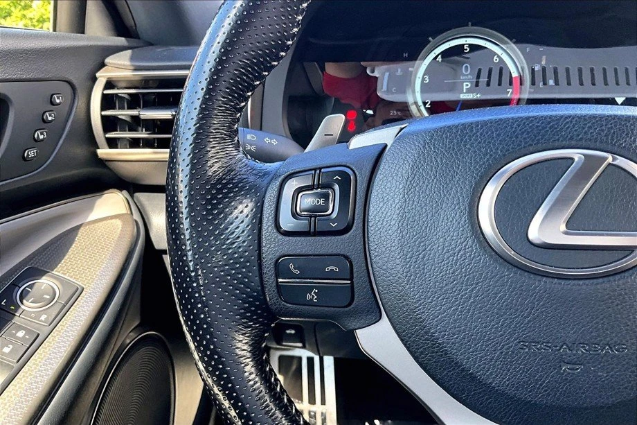 2016 Lexus RC - Image 8 of 20