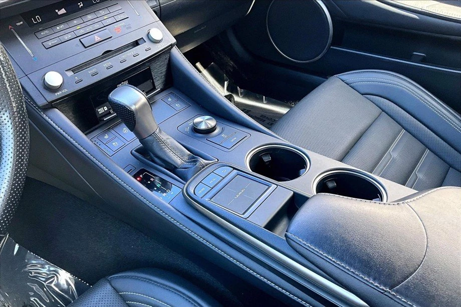 2016 Lexus RC - Image 13 of 20