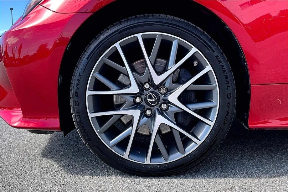 2016 Lexus RC - Image 18 of 20