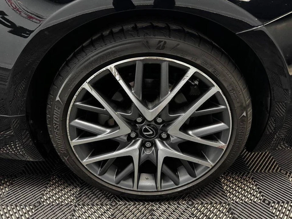 2016 Lexus RC - Image 19 of 21