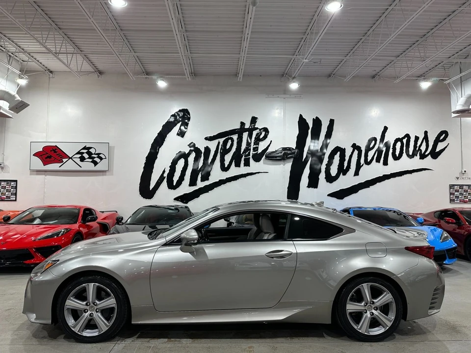 2016 Lexus RC - Image 2 of 11