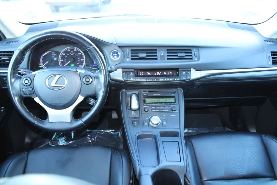 2016 Lexus CT - Image 11 of 19