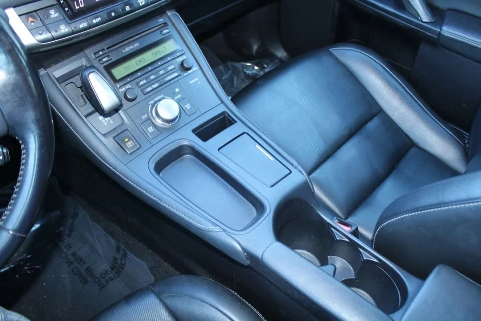 2016 Lexus CT - Image 17 of 19