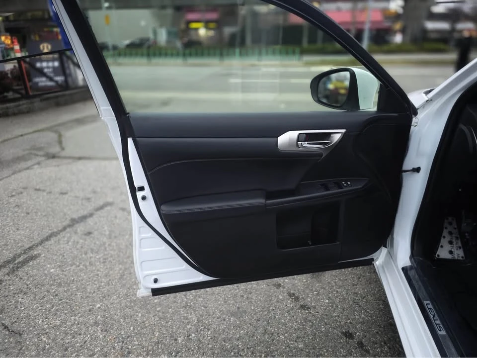 2016 Lexus CT - Image 19 of 20