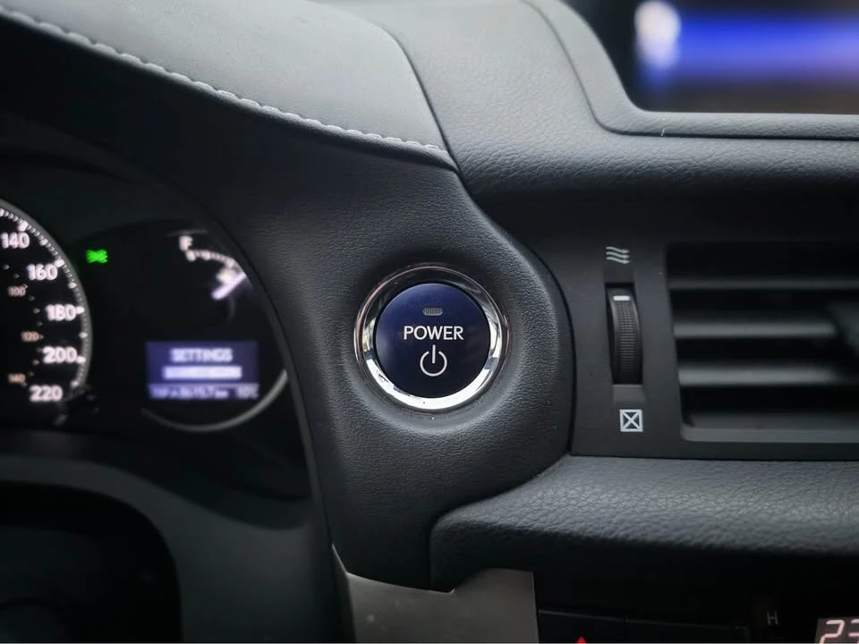2016 Lexus CT - Image 14 of 20