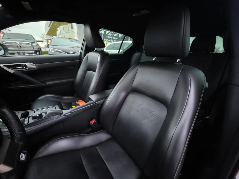 2016 Lexus CT - Image 13 of 16