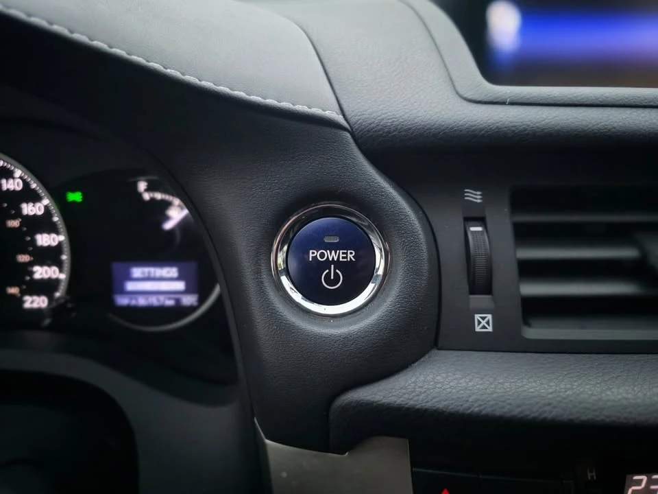 2016 Lexus CT - Image 10 of 16
