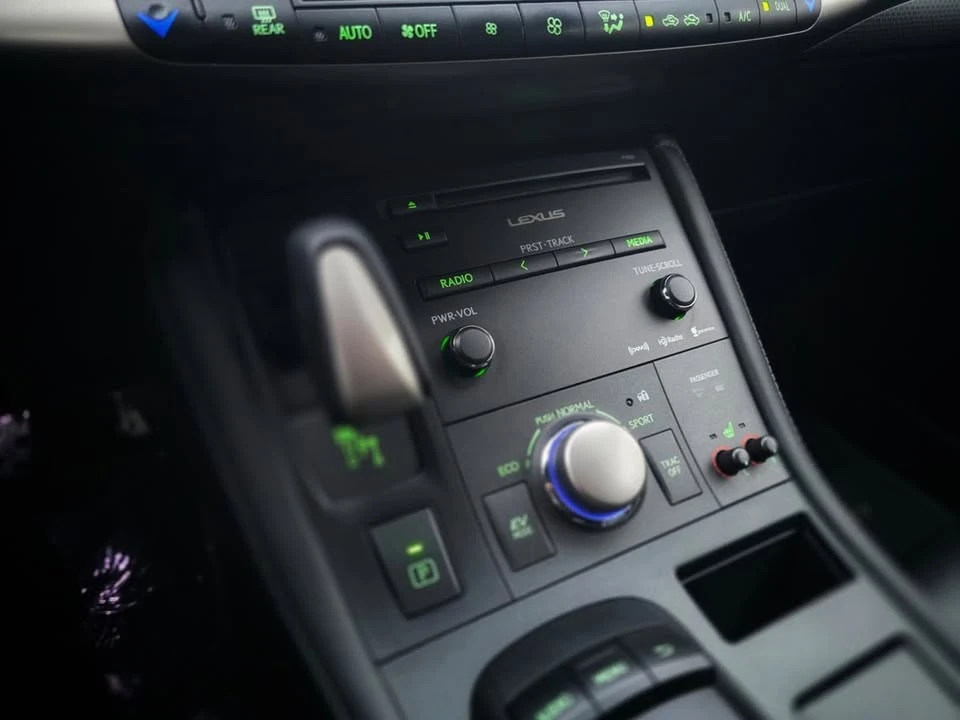 2016 Lexus CT - Image 12 of 16