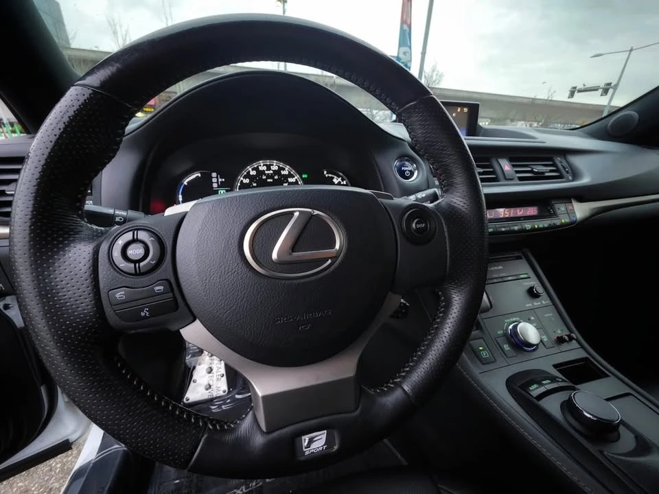 2016 Lexus CT - Image 9 of 16