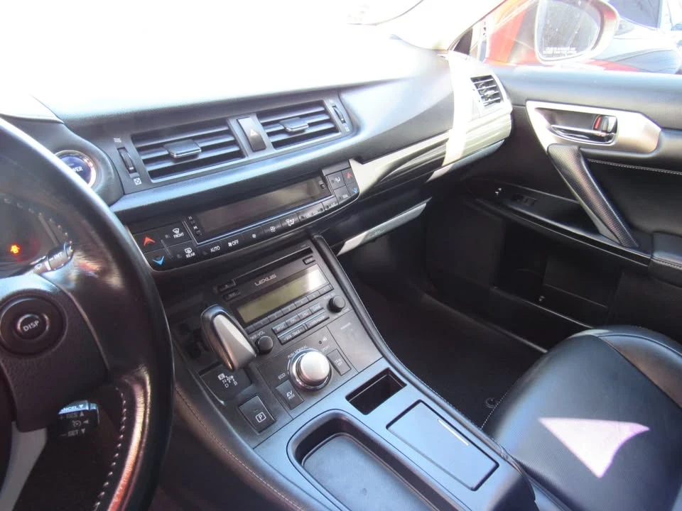 2016 Lexus CT - Image 13 of 19