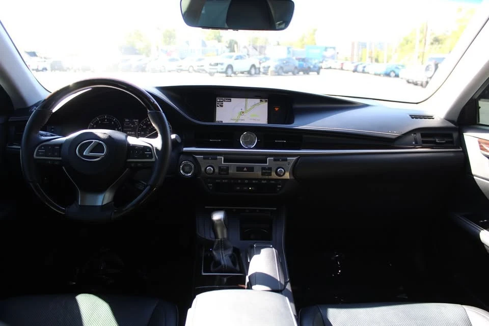 2016 Lexus ES 6th Gen - Image 9 of 18