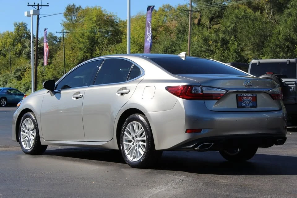 2016 Lexus ES 6th Gen - Image 5 of 18
