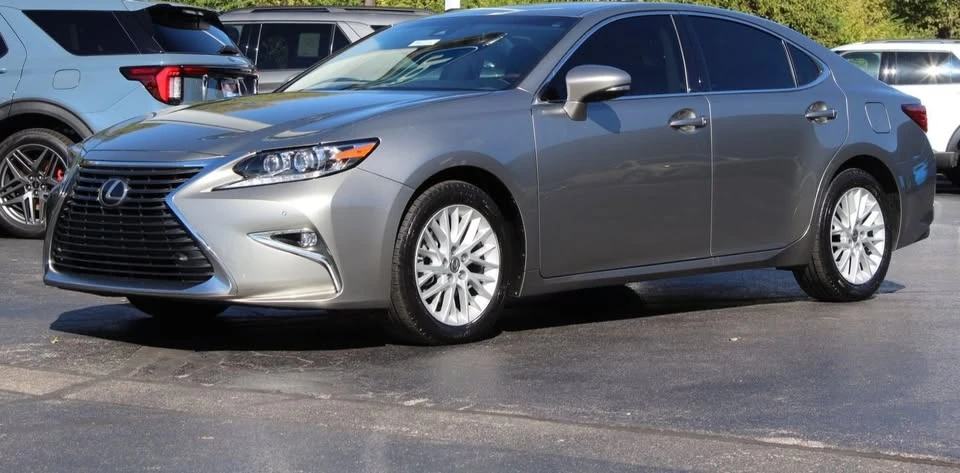 2016 Lexus ES 6th Gen - Image 3 of 18