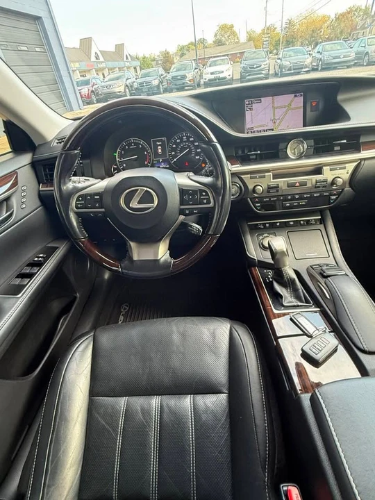 2016 Lexus ES 6th Gen - Image 16 of 20