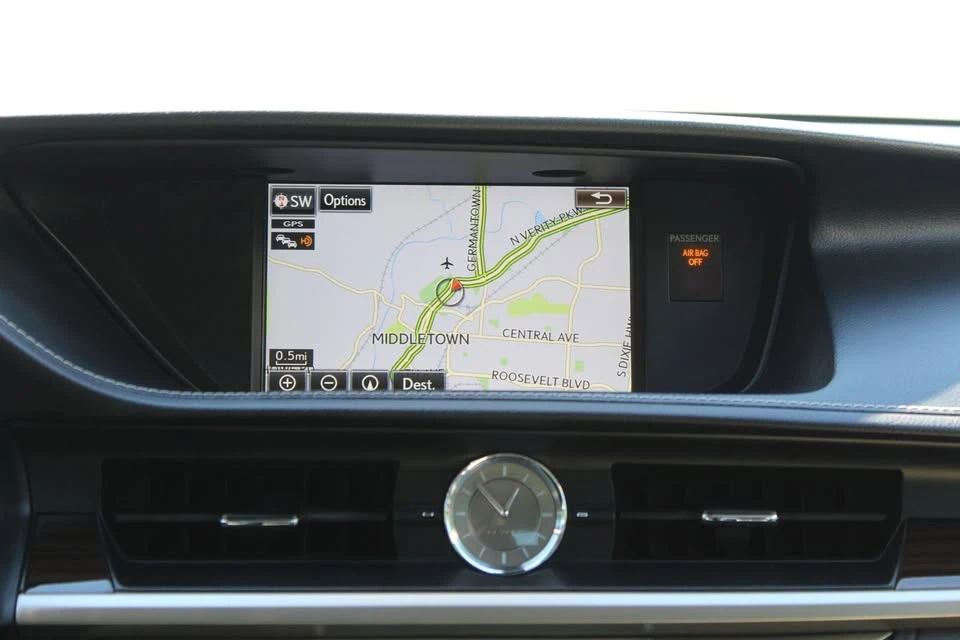 2016 Lexus ES 6th Gen - Image 13 of 18