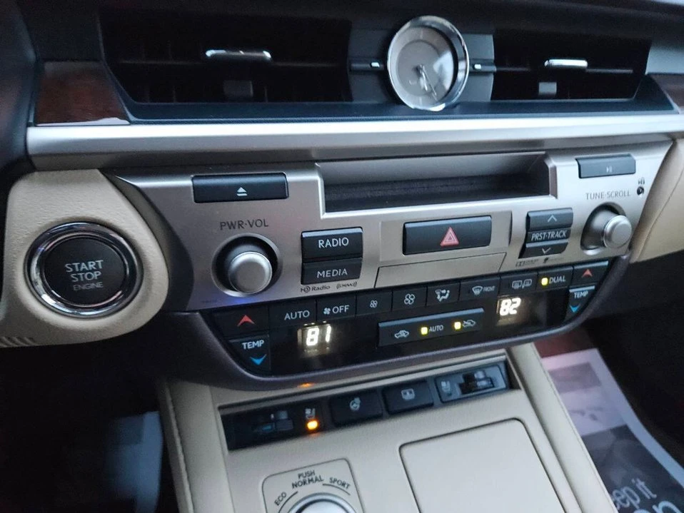 2016 Lexus ES 6th Gen - Image 13 of 20