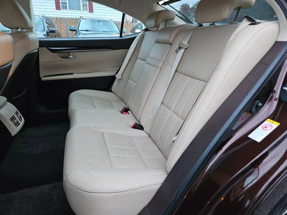 2016 Lexus ES 6th Gen - Image 19 of 20