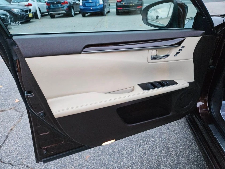2016 Lexus ES 6th Gen - Image 16 of 20