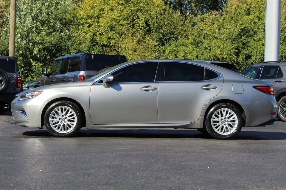 2016 Lexus ES 6th Gen - Image 4 of 18