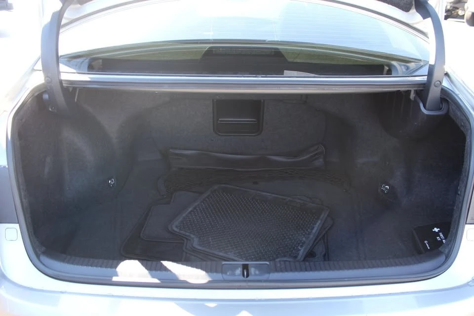 2016 Lexus ES 6th Gen - Image 16 of 18