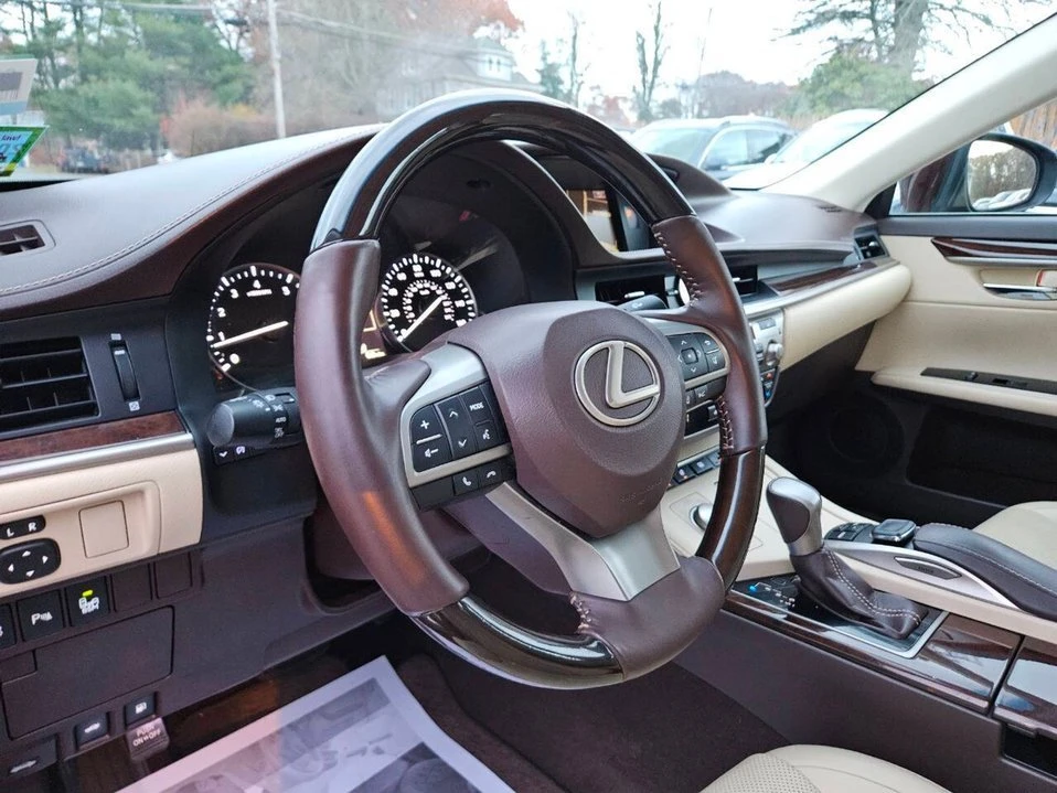 2016 Lexus ES 6th Gen - Image 10 of 20