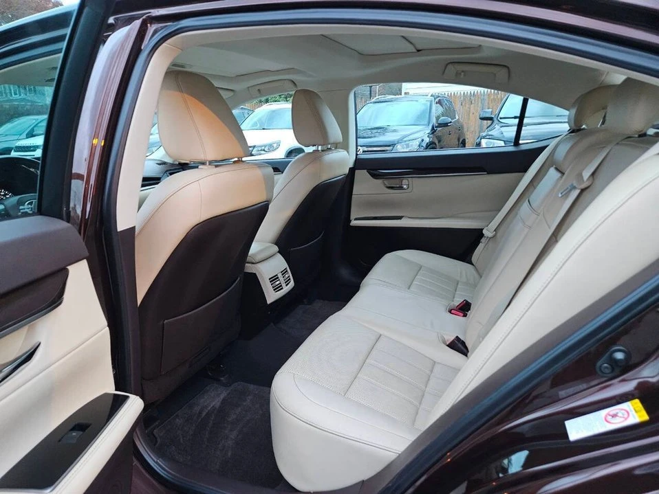 2016 Lexus ES 6th Gen - Image 18 of 20