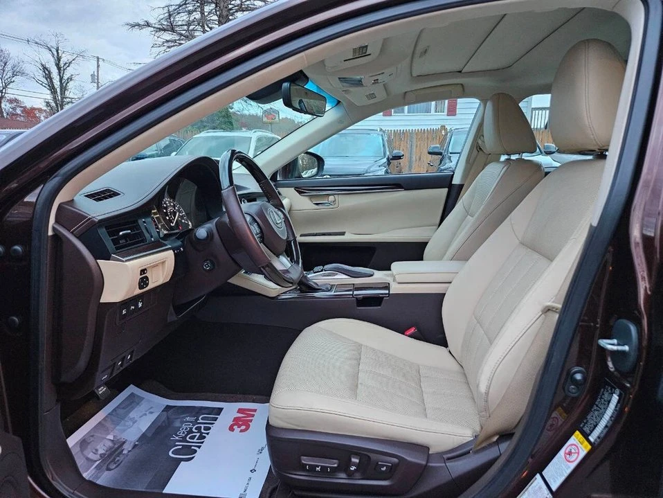 2016 Lexus ES 6th Gen - Image 9 of 20