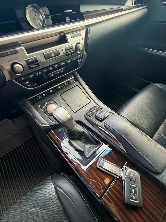 2016 Lexus ES 6th Gen - Image 20 of 20