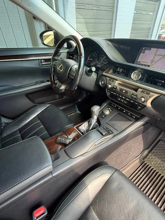 2016 Lexus ES 6th Gen - Image 11 of 20