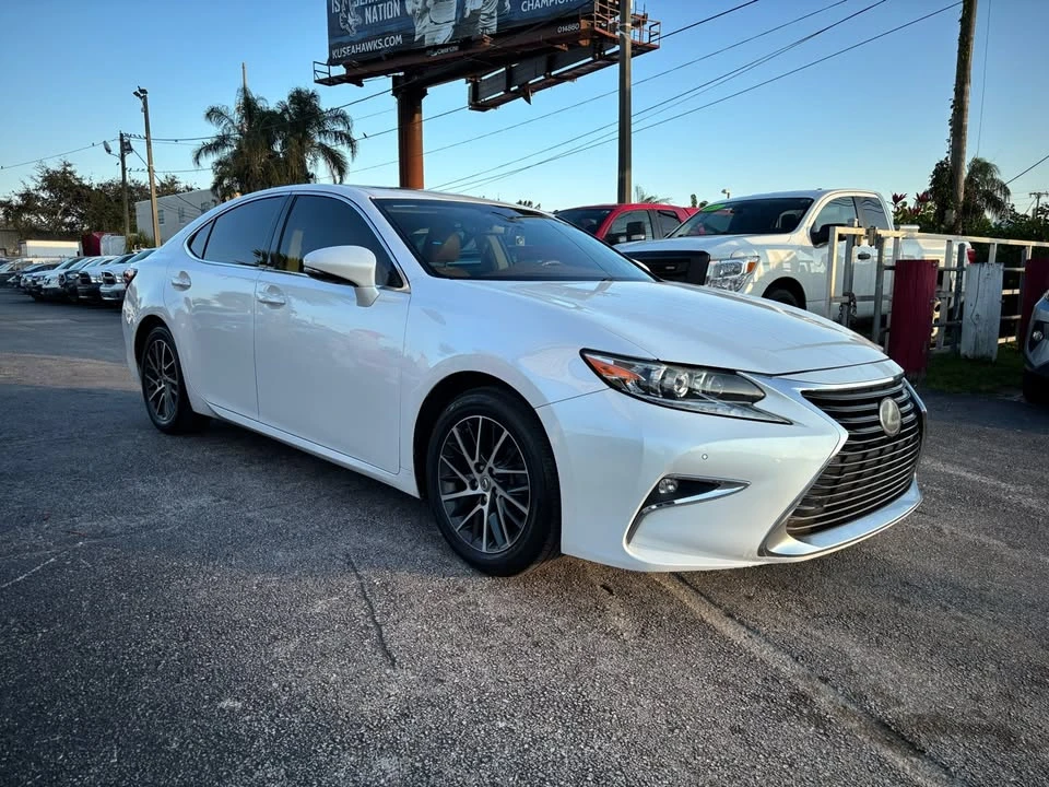 2016 Lexus ES 6th Gen - Image 3 of 13