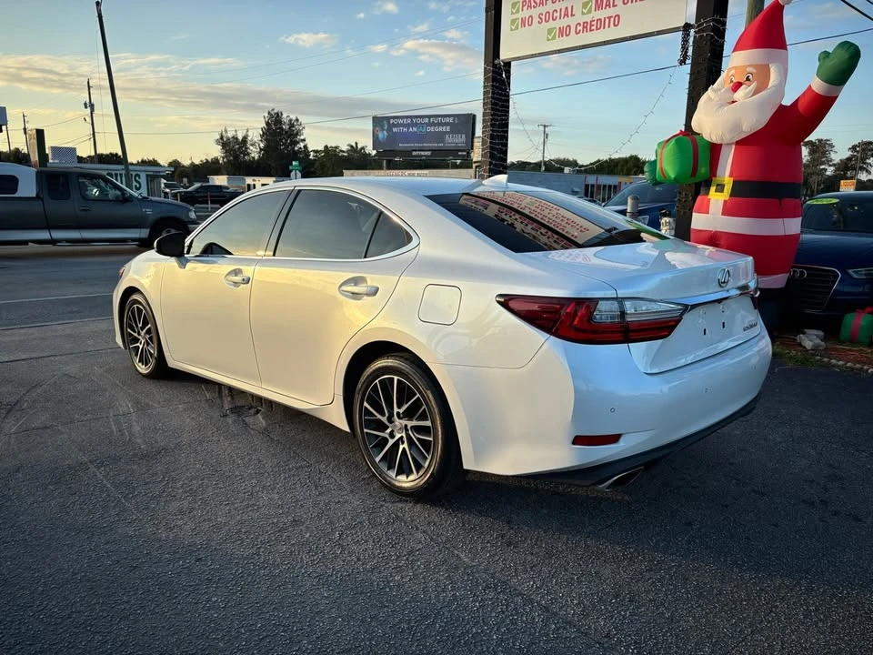 2016 Lexus ES 6th Gen - Image 6 of 13