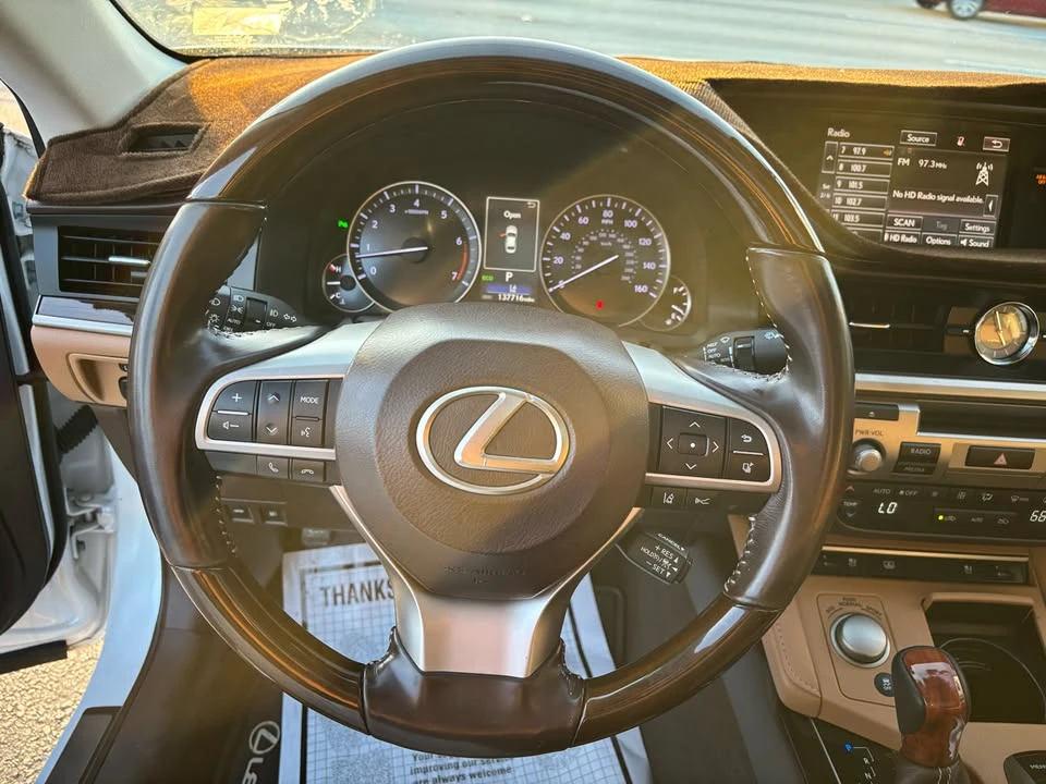 2016 Lexus ES 6th Gen - Image 11 of 13