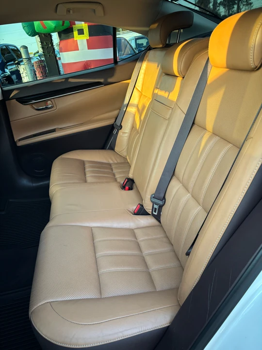 2016 Lexus ES 6th Gen - Image 8 of 13