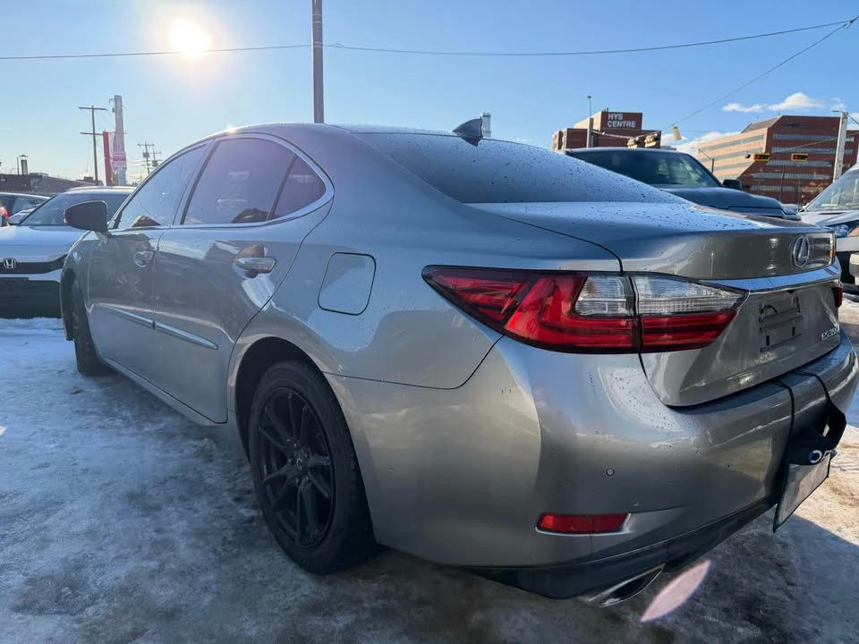 2016 Lexus ES 6th Gen - Image 11 of 15