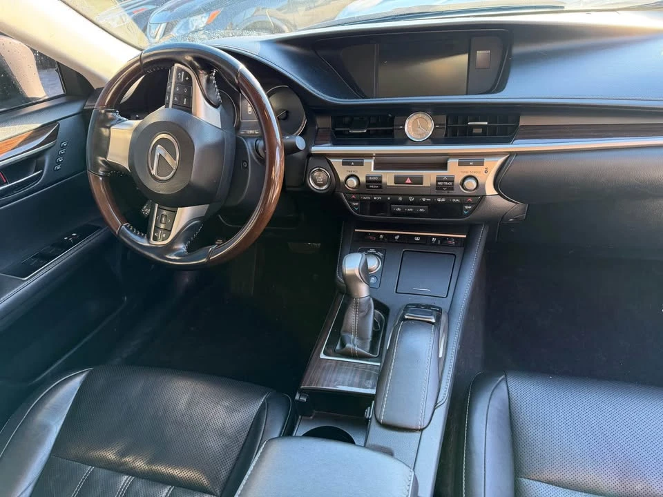 2016 Lexus ES 6th Gen - Image 14 of 15