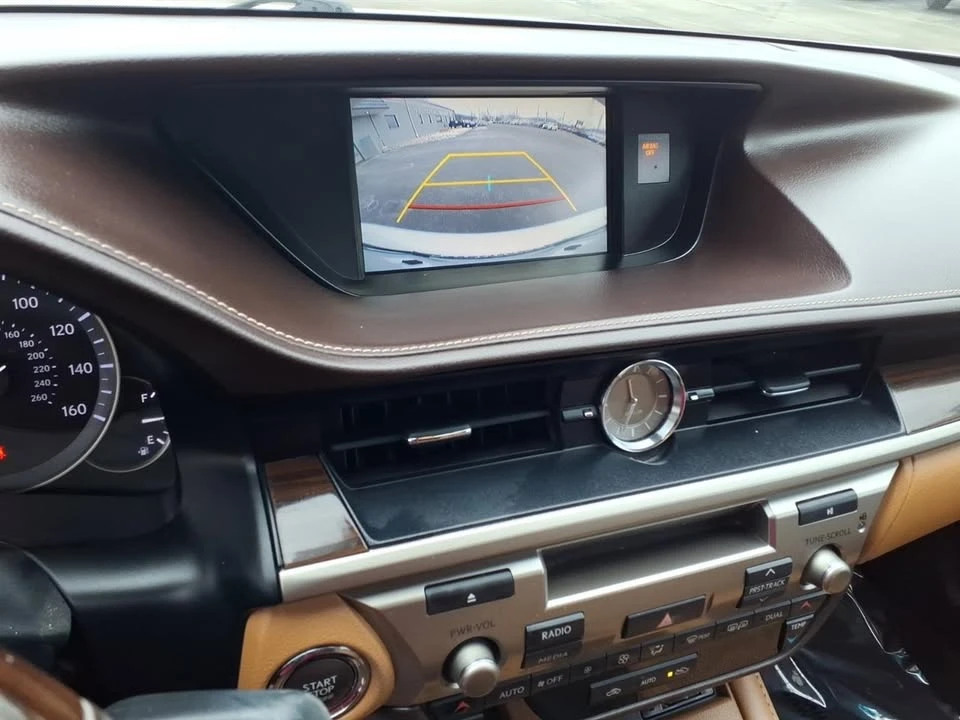 2016 Lexus ES 6th Gen - Image 9 of 11