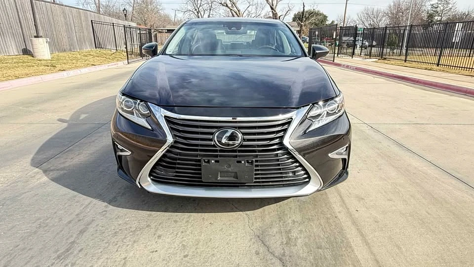 2016 Lexus ES 6th Gen - Image 10 of 11