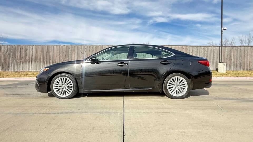 2016 Lexus ES 6th Gen - Image 3 of 11